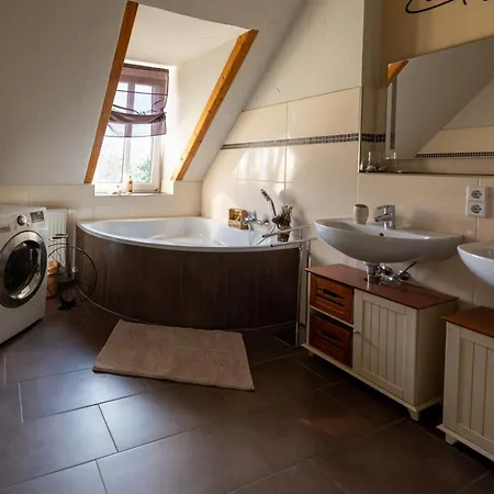 Seezauber- Gemütliche Ferienwohnung, Privatparkplatz, Cospudener Apartment